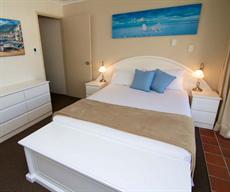 Gold Coast accommodation: Crystal Beach Apartments