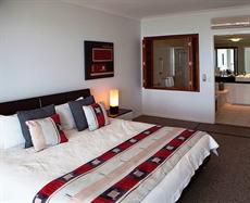 Cairns accommodation: Waters Edge Apartment Cairns