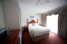 Melbourne accommodation: Sanctuary House Resort Motel