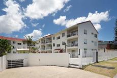Gold Coast accommodation: Burleigh Point Holiday Apartments