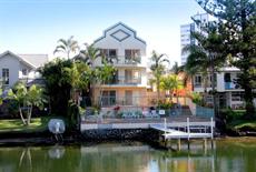 Gold Coast accommodation: Surfers Riverside Apartments