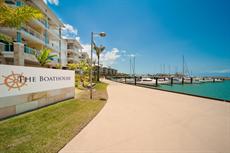 Airlie Beach accommodation: Mantra Boathouse Apartments