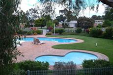 Canberra accommodation: Sundown Motel Resort