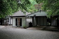 Melbourne accommodation: Tudor Cottages