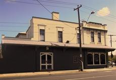 Melbourne accommodation: Plough Hotel