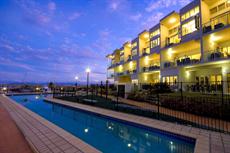 Nelly Bay accommodation: Beachside Magnetic Harbour Apartments