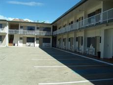 Townsville accommodation: The Beach House Motel