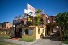 Cairns accommodation: Adobe Motel