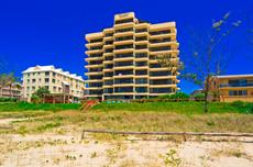 Gold Coast accommodation: Pelican Sands Beach Resort