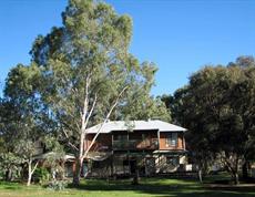 Perth accommodation: Currawong Farm Bed & Breakfast