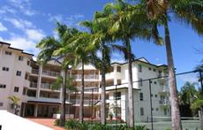 Cairns accommodation: Cairns Golden Sands Beachfront Apartments