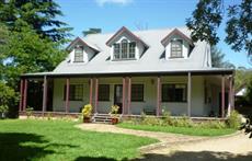 Wentworth Falls accommodation: Whispering Pines Cottages Wentworth Falls