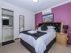 Perth accommodation: Rose Hotel Clarkson