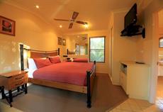 Gold Coast accommodation: Ashmore Palms Holiday Village