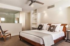 Noosa Heads accommodation: Contemporary & luxurious Little Cove
