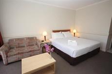 Melbourne accommodation: Nightcap at Matthew Flinders Hotel