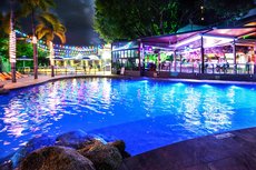Cairns accommodation: Gilligans Backpackers Hotel & Resort