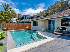 Coolum Beach accommodation: Coolum Waves Pet Friendly Holiday House