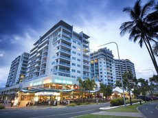 Cairns accommodation: Mantra Trilogy