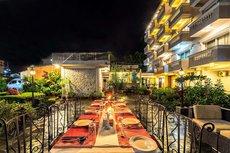 Da Yatra Courtyard Hotel 