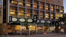 Adelaide accommodation: Adelaide Riviera Hotel