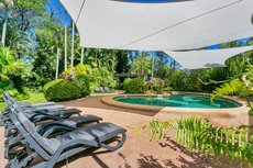 Cairns accommodation: Roydon Beachfront Apartments