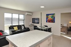 Carlton Villa 3 - Christchurch Holiday Homes 