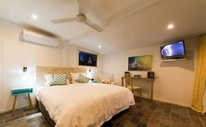 Gold Coast accommodation: Garasu Lodge