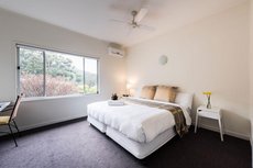 Melbourne accommodation: Country Place