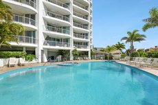 Gold Coast accommodation: Crystal Bay On The Broadwater