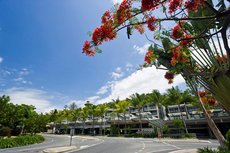 Port Douglas accommodation: Coconut Grove Apartments