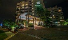 Cairns accommodation: Holiday Inn Cairns Harbourside