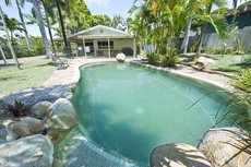 Nelly Bay accommodation: John's Tropical Island Home