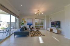 Melbourne accommodation: Waterfront Grand Villa for Big Group