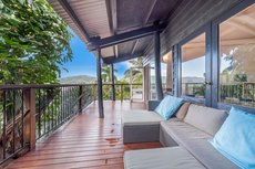 Airlie Beach accommodation: The Treehouse Airlie Beach