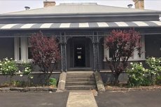Melbourne accommodation: Newport Homestay & Lodge - The Lodge