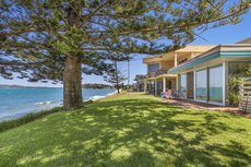 Soldiers Point accommodation: Seaview Cresent 4