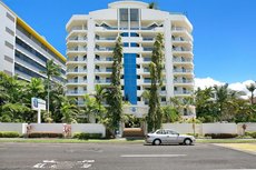 Cairns accommodation: Oceanview 19 at 181 The Esplanade