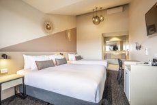 Melbourne accommodation: Nightcap at Manhattan Hotel