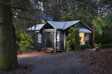 Melbourne accommodation: Leddicott Cottage