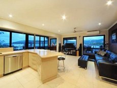 Airlie Beach accommodation: Oasis on Oceanview - Airlie Beach