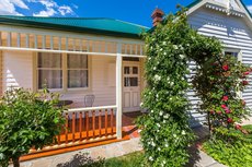 Hobart accommodation: Rosehaven Cottage