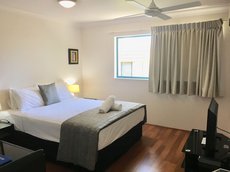 Gold Coast accommodation: Broadbeach Private Apt with CHA