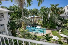 Cairns accommodation: Poolside Alamanda Beachfront Resort 88