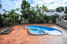Gold Coast accommodation: Earls Court Motel & Apartments