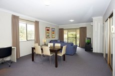 Canberra accommodation: Oxley Court Serviced Apartments