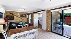 Anna Bay accommodation: 'Salt Wood' Cabin style retreat