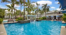 Cairns accommodation: Couples private spa beach getaway