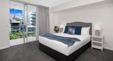 Brisbane accommodation: Stylish Split Level Apartment 13 Minutes From City