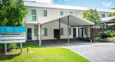 Shoal Bay accommodation: 1 'Florida' 5 Lillian Street - 2 Min Walk To Beach Shops & Restaurants